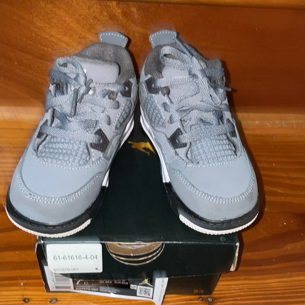 Retro Jordan 4, Gray, Size 7 - Picture 4 of 6